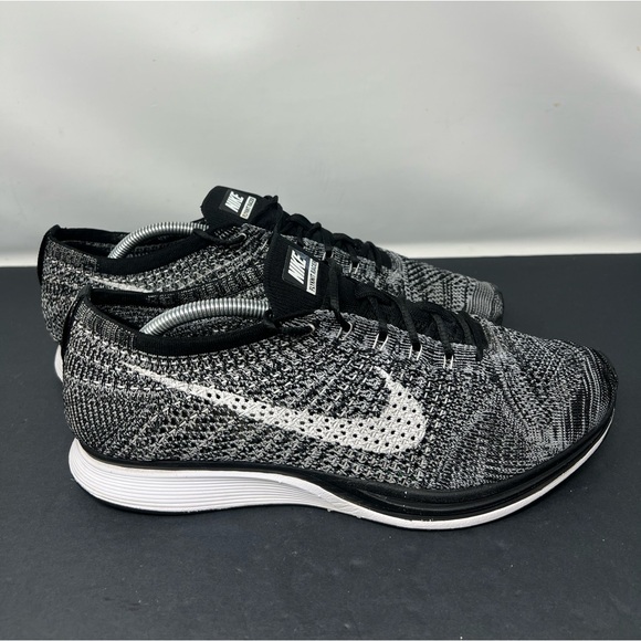 Nike Flyknit Racer Oreo 2.0 Size 12 526628-012 RARE VINTAGE EXCELLENT! - Picture 4 of 8